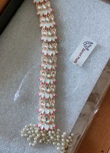 Elegant Gold-Tone Floral Bracelet