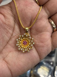 Elegant Gold Pendant Necklace