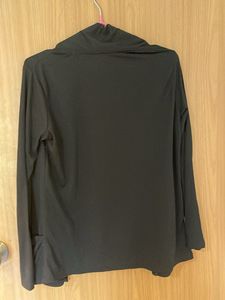 Max - Black Shrug | M