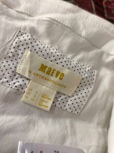 I. Chic White V-Neck Top with Bow Belt