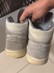 Air Jordan 1 Mid SE Grey Suede