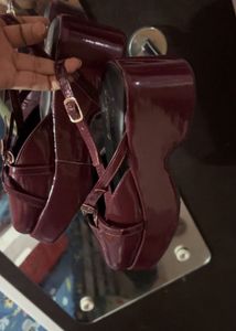 Chic Burgundy Patent Baddies heel