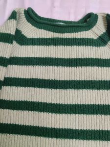 Green and cream sweatshirt