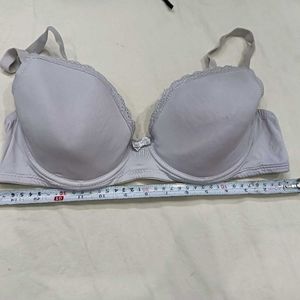 Comfortabl 🥰eLight Grey Lace Trim Bra