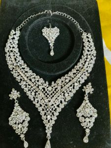 Stunning Rhinestone Jewellery Set