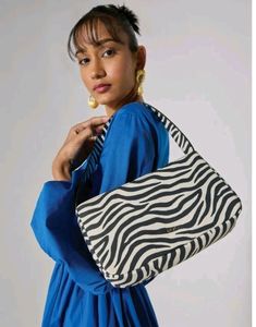 Iykyk Edge Black And White Striped Handbag