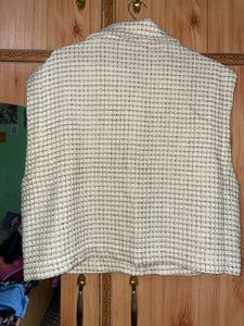 Chic Textured Sleeveless Jacket