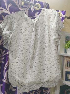 Chic Floral Print Blouse with Ruffle Details