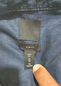 H&amp;M Men's Classic Denim Button-Down Shirt