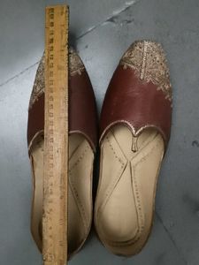 Men's Embroidered Leather Jutti