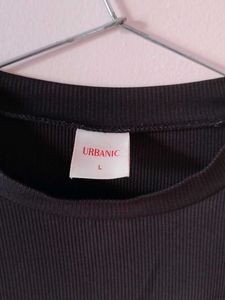 Classic Black Cropped T-Shirt