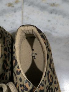 Trendy Leopard Print Sneakers