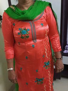 😍satin Beautiful Embroidered Kurta Set