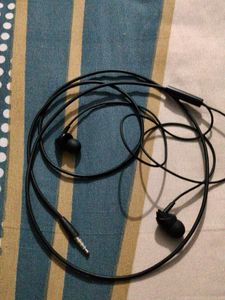 Black Wired Earphones