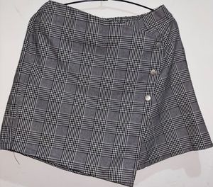 High waisted skorts with button detailing
