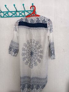 H&amp;M Tops Seeling Due To Size Issue