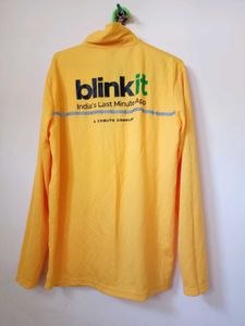 long-sleeved quarter-zip jersey for Blinkit.