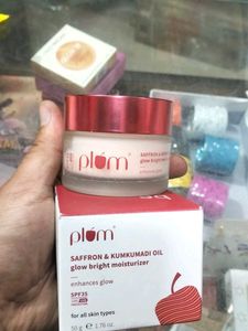 Plum Saffron &amp; Kumkumadi Glow Bright Moisturizer