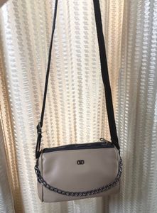 Stylish Crossbody Bag with Adjustable Strap