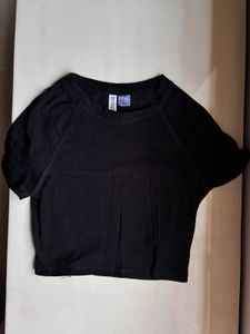 H&M Black Cropped T-Shirt