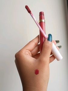 Myglamm cupcakey lit liquid lipstick maroon red