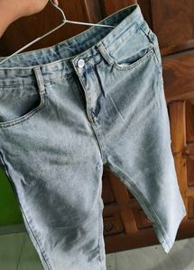 Urbanic Light Wash Straight Jeans