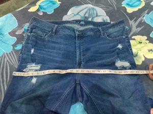 Trendy Ripped Cropped Jeans length 36