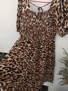 Chic Leopard Print Smocked Midi Dress