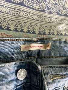 Light Wash Ripped Jeans