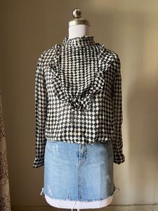 Chic Black &amp; White Ruffle Blouse top