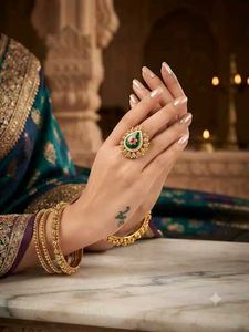 Elegant Emerald &amp; Gold Statement Ring