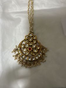 Exquisite Maang Tikka with Pearls and Stones