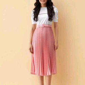 Chic Pink Pleated Midi Dress with Belt Medium Size