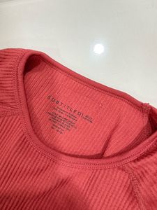 Subtitled Workout Top