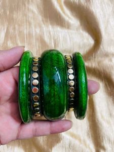 Elegant Black &amp; Gold Bangle Set