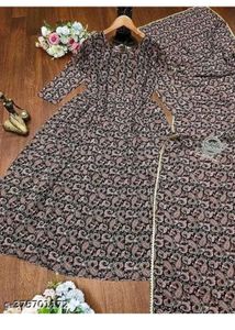 Elegant Paisley Print Kurta Set