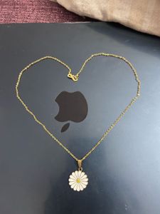 Daisy Flower Earrings and Pendant set
