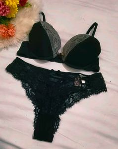 Black Lace Push-Up Bra with brief 👍