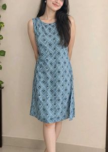 Chic Blue Floral Sleeveless Kurti