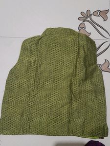 Sleevless Top With Dhotar