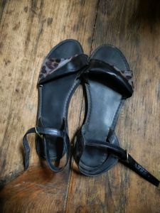 👡Carlton London Open Toe Flats On Sale!