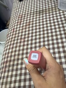 L'Oreal Lipstick - Pink Shade