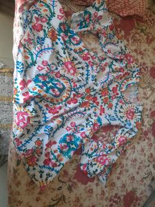 Floral Print Tunic &amp; White Pants Set