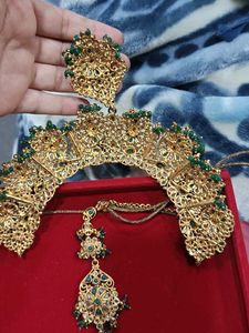 Elegant Gold &amp; Emerald Jewelry Set