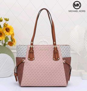 MICHAEL KORS**VOYAGER TOTE EAST / WEST MUILTI COLO