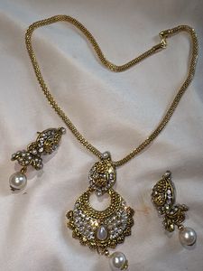 Elegant Pearl & Crystal Necklace Set