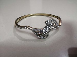 Elegant Crystal Embedded Hinged Kadas Set