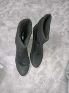 Stylish Black Fold-Over Boots 6 no