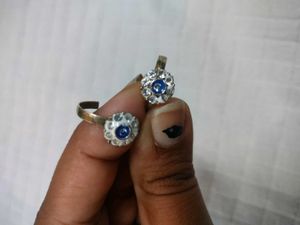 Sparkling Toe Rings with Blue Accents