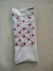 Elegant White Embroidered Kurta size s